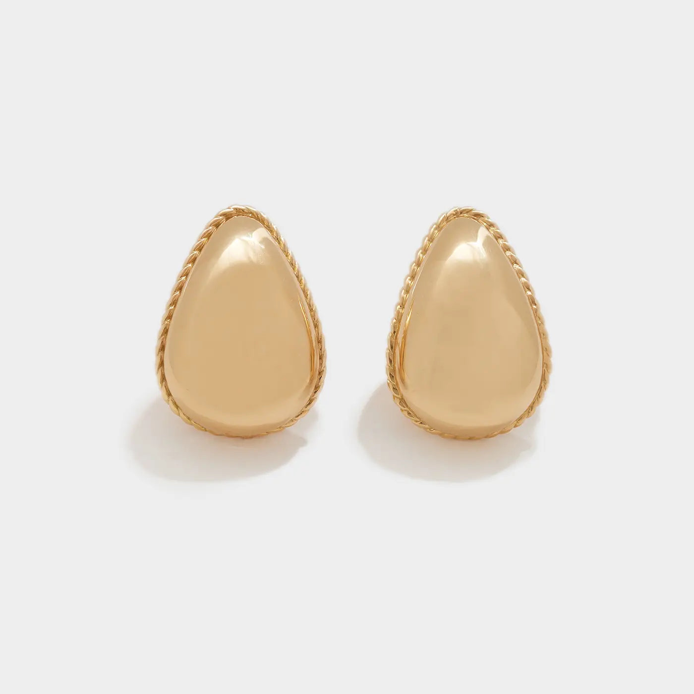Anjou Earrings | Yellow Gold / 1.5 x 1 in (3.7 x 2.6 cm) | Earrings