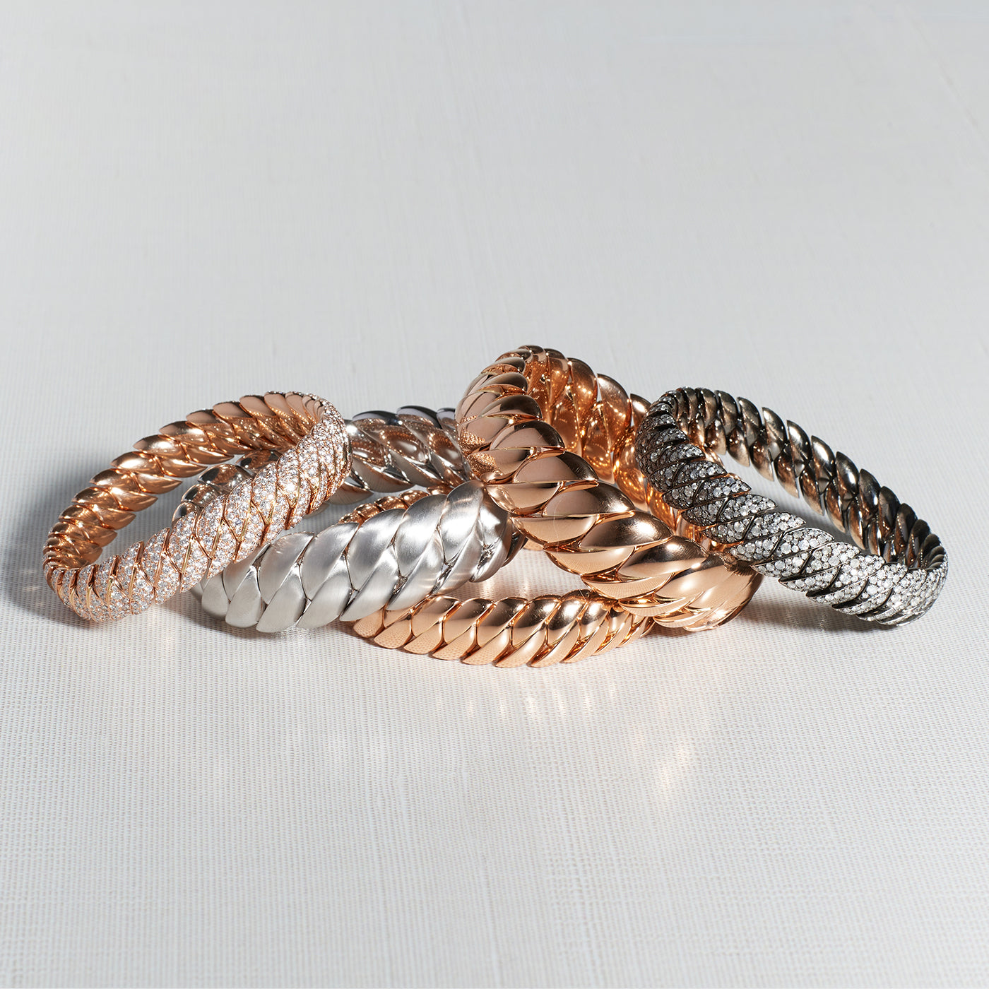 Wave Link Bracelet with Diamonds | White Gold Grey Diamond Pavé / 6.7 in (17 cm) | Bracelets